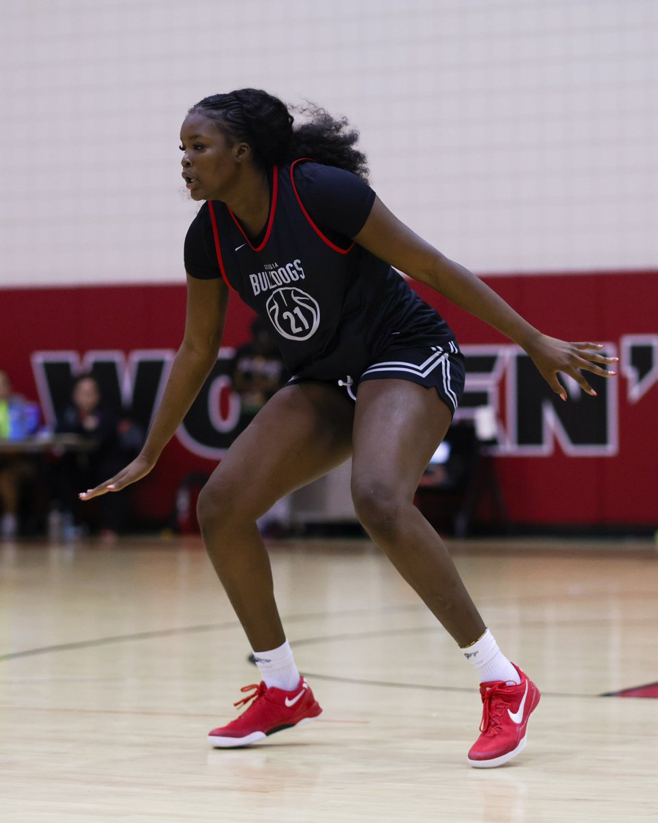UGA_WBB's tweet photo. Getting the week started off right‼️

#GoDawgs https://t.co/OYxzxw7e2g