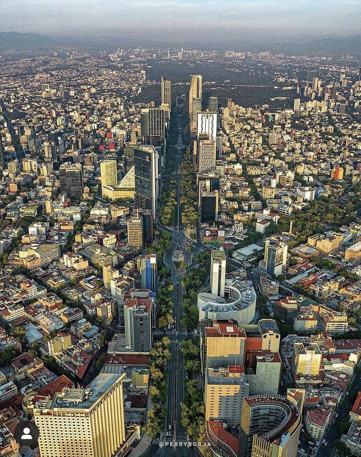 EduardoVarelaTV's tweet photo. México, México Quiero gritar fuerte qué bonita nación. Verde, blanco y rojo pintan mi corazón. Corro por tus playas y me besa tu sol.
Aquí estoy, ¡oh México! Todas mis estrellas brillarán para ti. Si me voy, ¡oh México!, nunca, por muy lejos, yo me olvido de ti.
¡México! https://t.co/GBtPxxQZAG