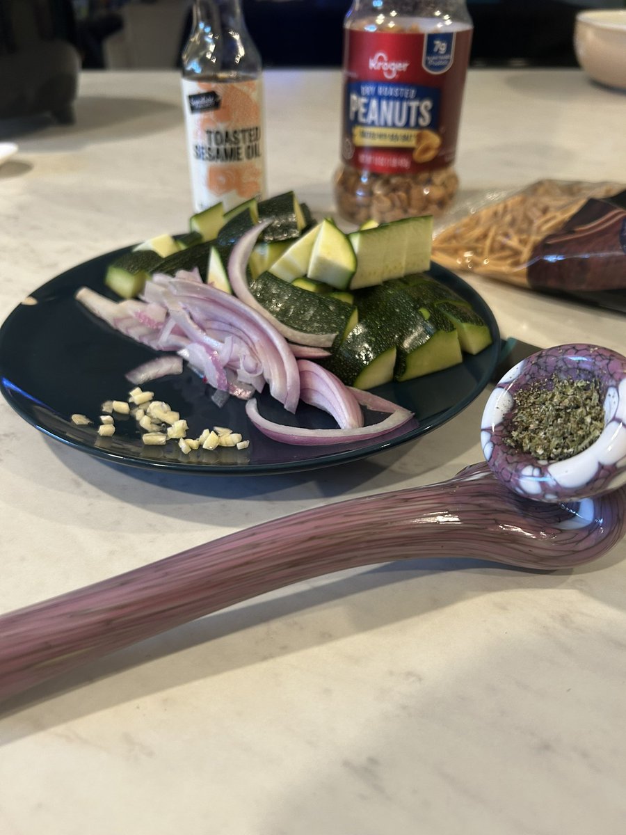 MrsDankIVXX's tweet image. Time to finish off some dinner! #MeatlessMonday 
#stonerchefwannabe