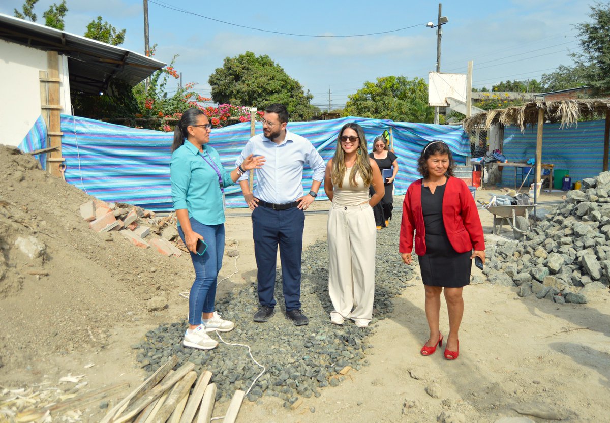 EducacionZ4_Ec's tweet photo. [PORTOVIEJO] 🌟 Arrancamos la construcción y mantenimiento integral en la Escuela José de Vasconcellos con más de USD 136 mil de inversión.

🏫 2 aulas nuevas.
🚻 Batería sanitaria.
🎠 Juegos infantiles.
🧱 Cerramiento.
⚡ Mejoras eléctricas e hidrosanitarias.

#ElNuevoEcuador https://t.co/ZyPqk8Q54a