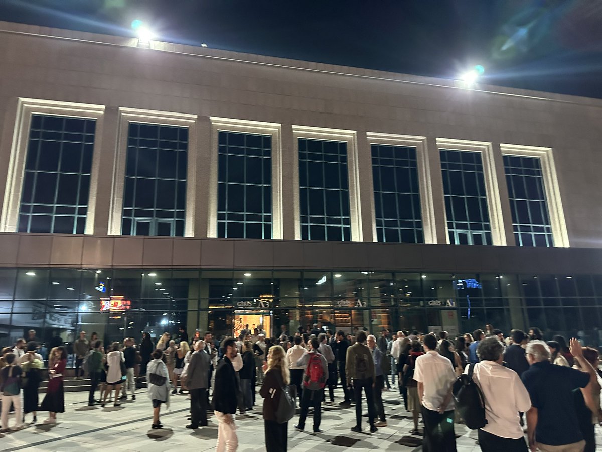 İstanbul Lütfi Kırdar’daki törende 17 ci Uluslararası Hrant Dink Ödülünü Türkiye’den bilim insanı Bülent Şık, İspanya’dan gazeteci Helena Maleno Garzon aldı. <a href="/HrantDinkVakfi/">Hrant Dink Vakfı</a> kuruluşundan itibaren misyonuna sadık kalarak çoğulculuk ve demokratik değerlerin gelişimine destek oluyor