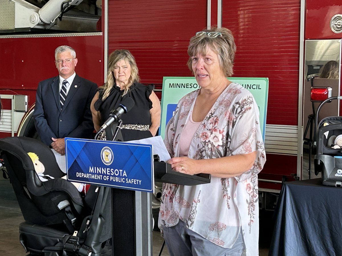 MnDPS_DPS's tweet image. Jennifer Starkson knows her daughter’s commitment to car seats saved her three granddaughters’ lives in a crash.

Today, she urged the 4.8 percent of Minnesotans that still don’t buckle up to wear a seat belt. Don’t risk your life, others’ lives, or a ticket.