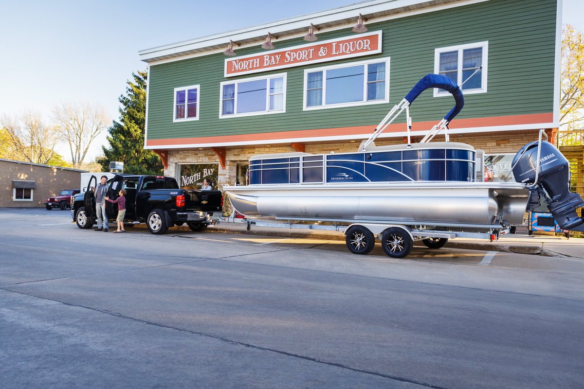 KaravanTrailers's tweet image. Just because the water’s cold doesn’t mean you can’t be on it. Grab a hoodie, pack a thermos, and enjoy fall from your pontoon. #karavantrailers #FallBoating #pontoonboat