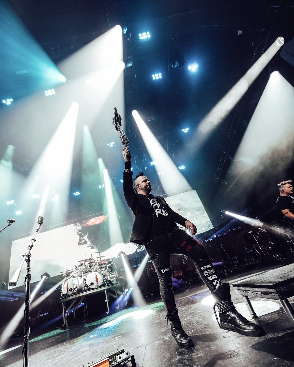 threedaysgrace's tweet image. A very SOLD OUT night in Gilford! Thanks, New Hampshire…definitely one for the books 🤘🤘 

🎥 @SPMediaAZ 

#ThreeDaysGrace #BreakingBenjamin #ReturnToDust #Gilford #NewHampshire #USA