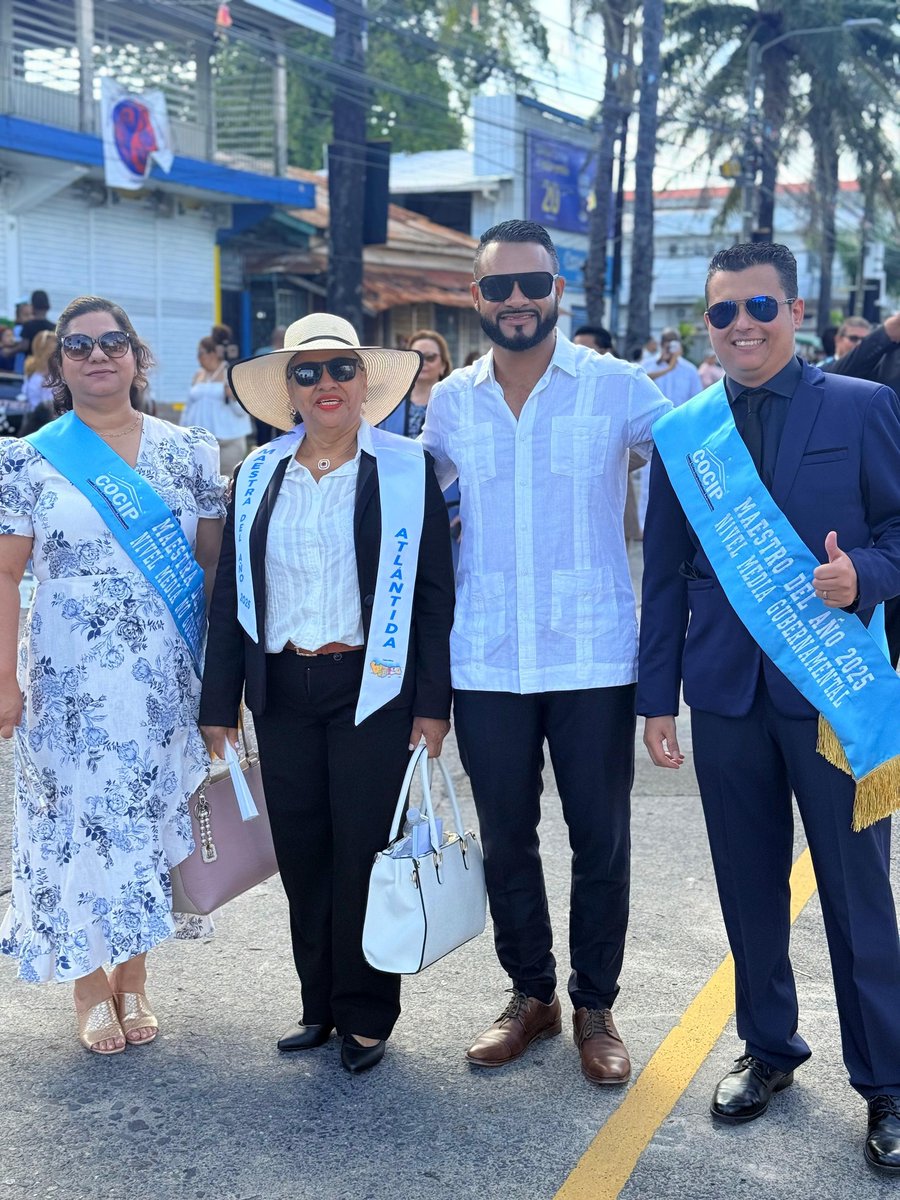 BancadaLibre's tweet photo. El diputado #AlejandroMatute, acompañó los desfiles de los institutos de educación media en La Ceiba, Atlántida, una celebración donde la juventud desbordó energía, disciplina y amor por la patria en el marco del 204 aniversario de la independencia nacional. https://t.co/4tf0BTyXsF