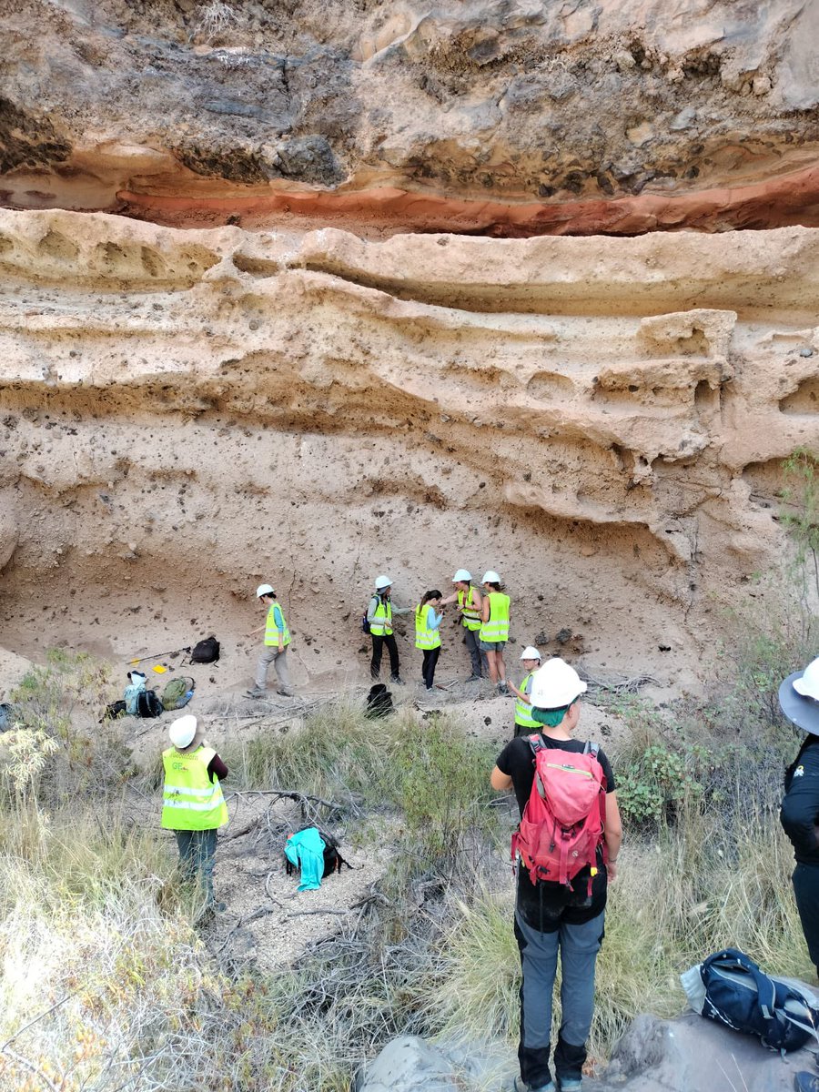 VPC GEOTENERIFE SL / TenerifeNature (@tenerifenature) on Twitter photo Gracias a todos los participantes en @geointern 2025 por su trabajo y aporte a la ciencia.
Gracias especiales a R. Brown <a href="/Earth_Sci_Richy/">Richard James Brown</a> por otro año inolvidable con la colaboración de <a href="/Ethan_H662/">Ethan Hamilton</a> y A. Schwartz
Foto: trabajos geológicos en depósitos plinianos (TF)
<a href="/GeoTenerife/">GeoTenerife</a> Gracias a todos los participantes en @geointern 2025 por su trabajo y aporte a la ciencia.
Gracias especiales a R. Brown <a href="/Earth_Sci_Richy/">Richard James Brown</a> por otro año inolvidable con la colaboración de <a href="/Ethan_H662/">Ethan Hamilton</a> y A. Schwartz
Foto: trabajos geológicos en depósitos plinianos (TF)
<a href="/GeoTenerife/">GeoTenerife</a>