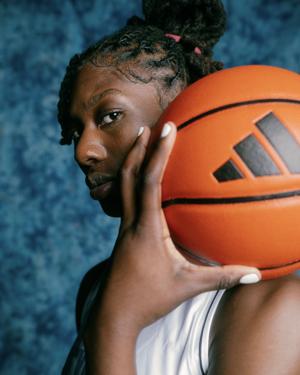 The future is BRIGHT in Knoxville.

Congrats <a href="/EdwardsOliviyah/">Oliviyah “Big Oh” Edwards</a> on your commitment to Tennessee.