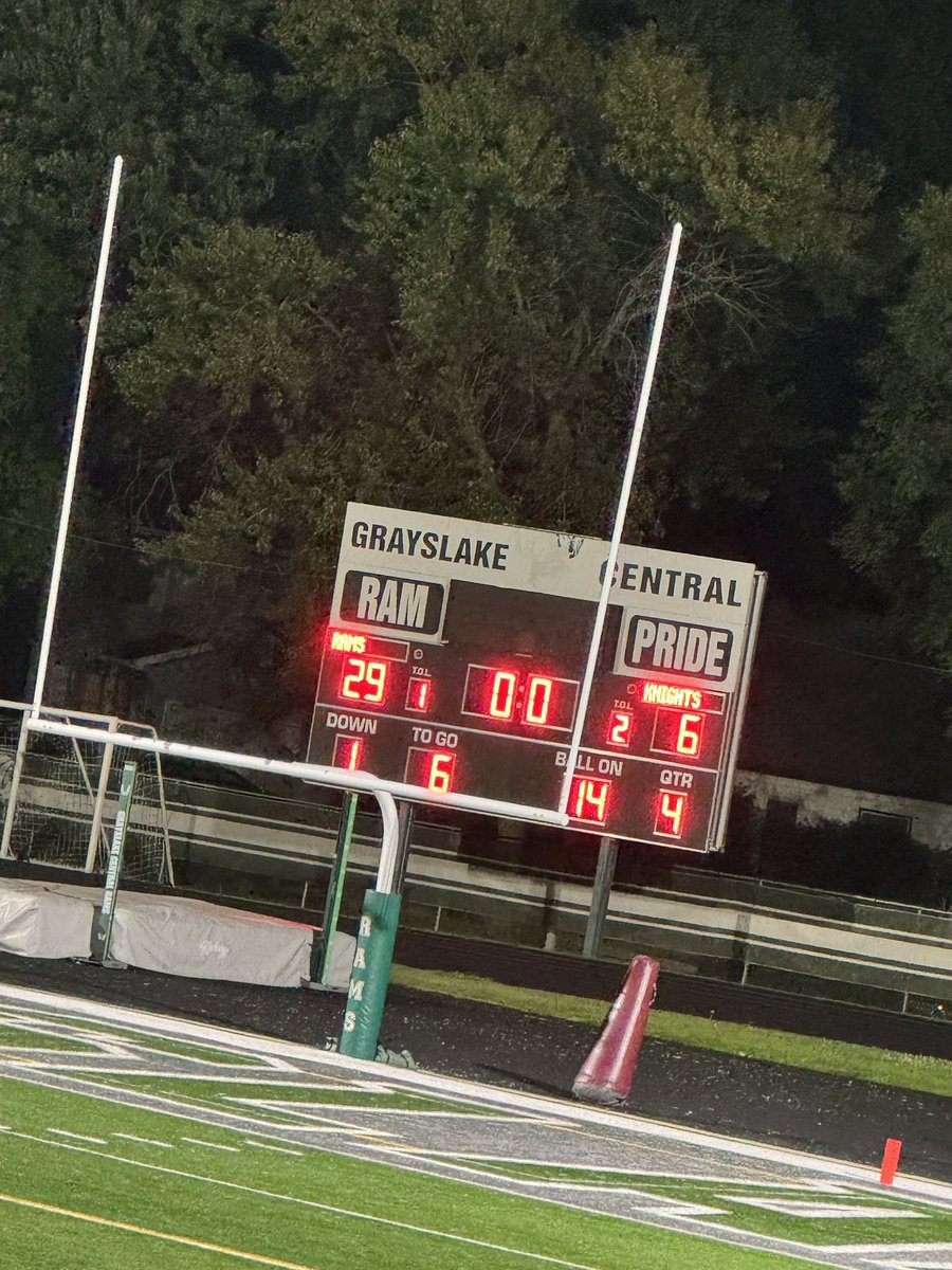 hubbardbradford's tweet image. This team is SO fun to cheer for. They are close knit, super positive, and getting better every day. Kicked off HOCO week with a W over crosstown rival, 29-6. Calla spun it well with a TD and RB1 had 3 TDs! #HubbardSisters #makeitmatter @Grayslake_Rams