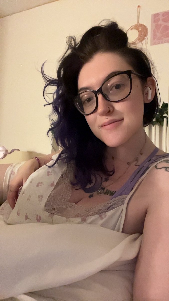 itsabbybee17's tweet photo. This is what I look like btw and yes I indeed do spend a lot of time in bed leave me alone ????? 😭 #sleepyteacher https://t.co/t6TBhBlvP0