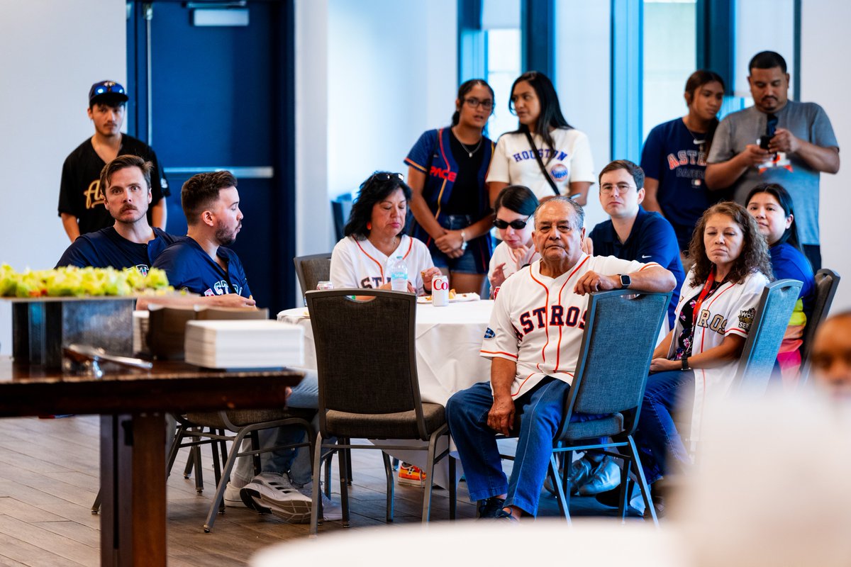 AstrosCares's tweet photo. The Astros Foundation partnered with @BankofAmerica to host an Essay Writing Contest celebrating the impact of sports in our community. The top 10 essay writers and their families were honored with a special reception in Club 42 at Daikin Park.

Bank of America is amplifying the power of sports by creating opportunities for youth to build confidence, self-discipline, and teamwork—skills that inspire success on and off the field. ⚾💙

#AstrosFoundation #BankofAmerica #SportsWithUs #CommunityImpact