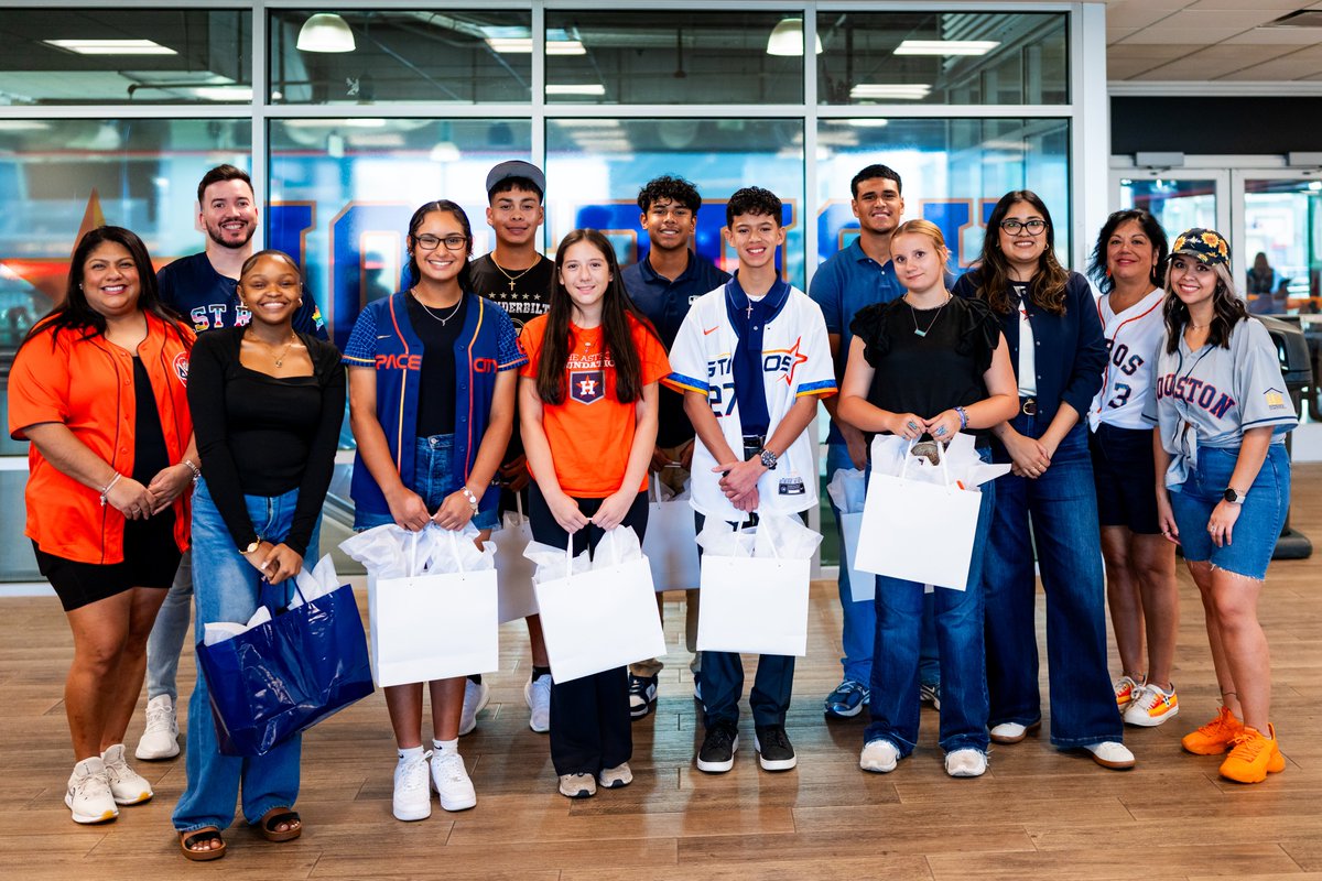 AstrosCares's tweet photo. The Astros Foundation partnered with @BankofAmerica to host an Essay Writing Contest celebrating the impact of sports in our community. The top 10 essay writers and their families were honored with a special reception in Club 42 at Daikin Park.

Bank of America is amplifying the power of sports by creating opportunities for youth to build confidence, self-discipline, and teamwork—skills that inspire success on and off the field. ⚾💙

#AstrosFoundation #BankofAmerica #SportsWithUs #CommunityImpact