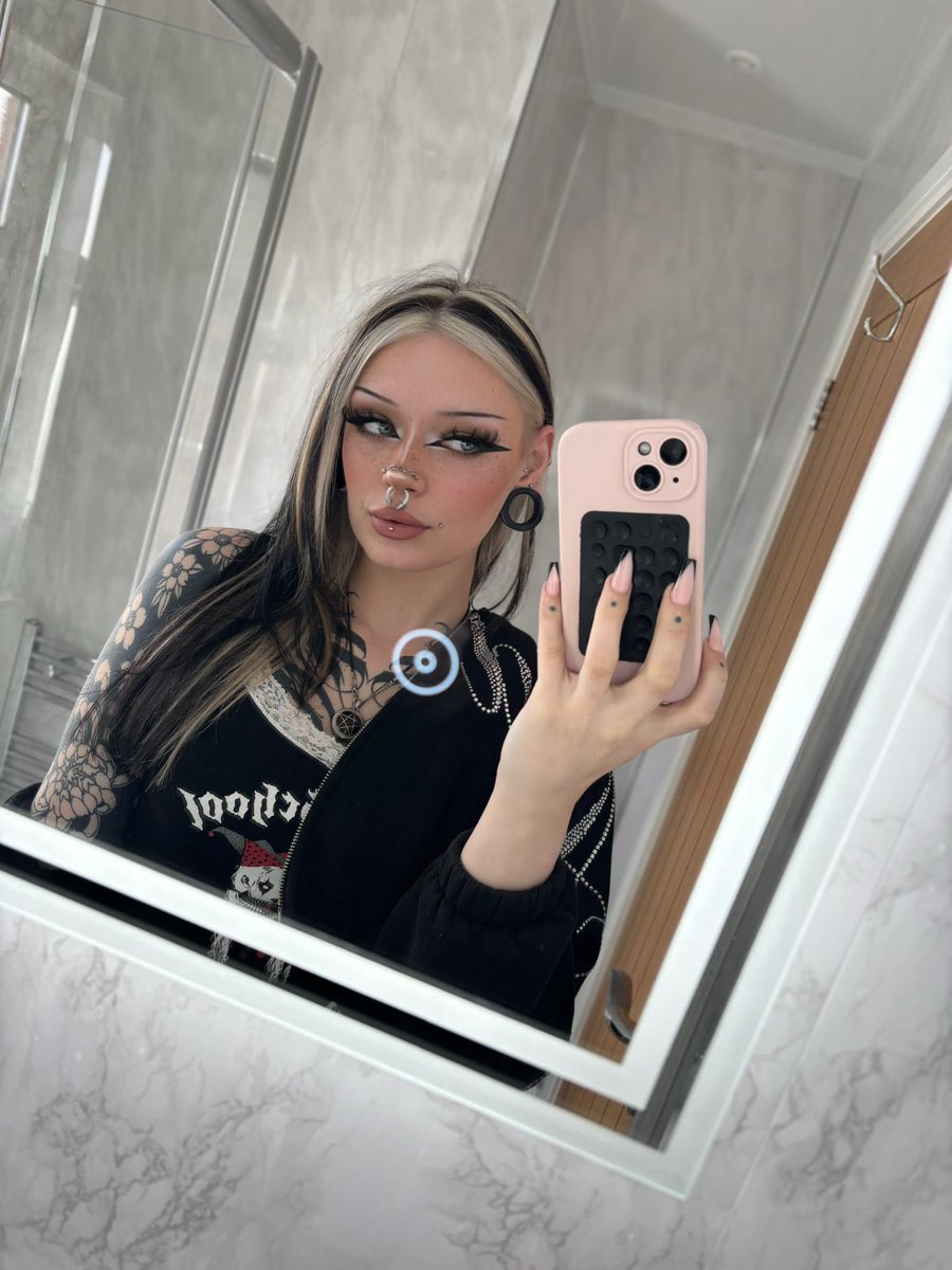 just got my nails n hair done, which losers gonna reimburse me?

#findom #findomuk #paypig #cashcow