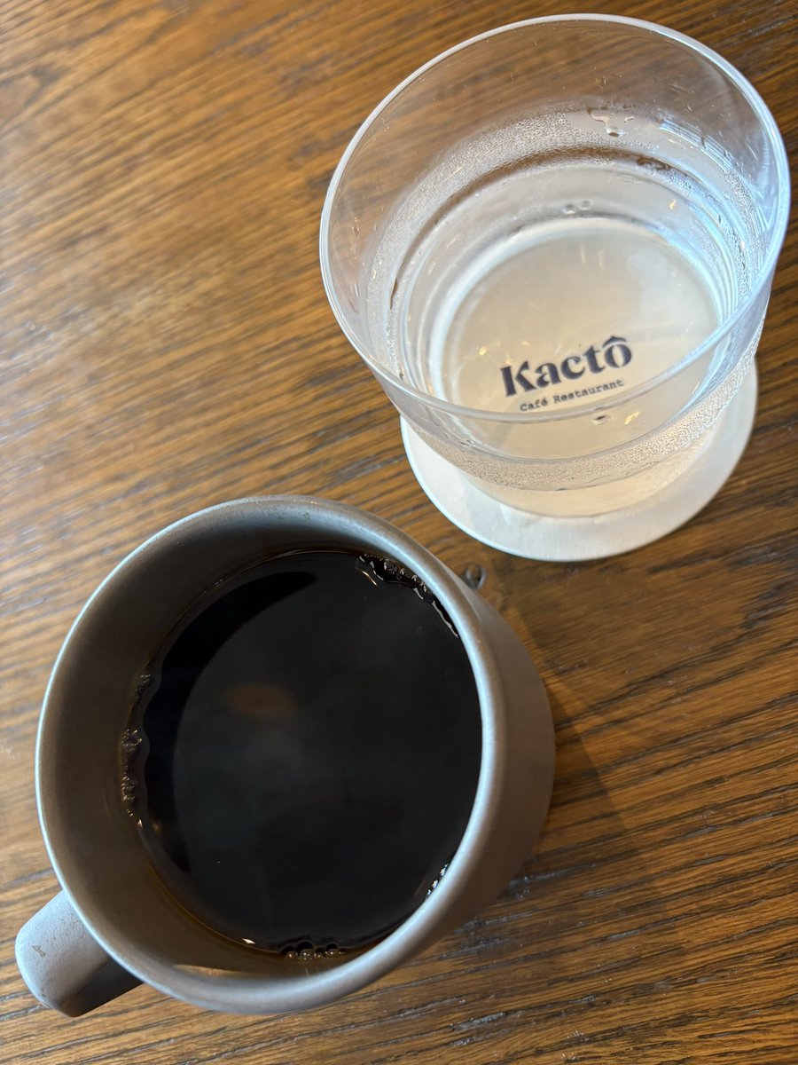 with55555's tweet photo. #京都鴨川
#kacto
通り過ぎるたびに気になってたお店、今日は連休終わった平日だから予約なしで入れた😊京都老舗豆腐店「近喜」のおからを使ったハムス、ピタに塗って食べると最高💕ほうじ茶のプリンも固めなのが好みにドンピシャ👍 https://t.co/6ZDec491w6