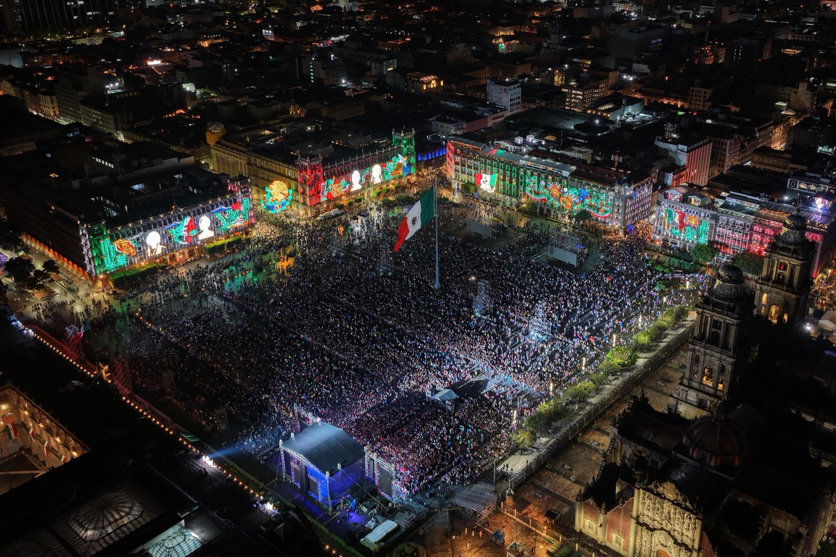 El Zócalo de la Ciudad de México luce así, minutos antes de las 20 horas, listo para el primer grito de la presidenta <a href="/Claudiashein/">Claudia Sheinbaum Pardo</a> en punto de las 23 horas.
#GritoHistóricoPresidenta 
<a href="/GobiernoMX/">Gobierno de México</a>