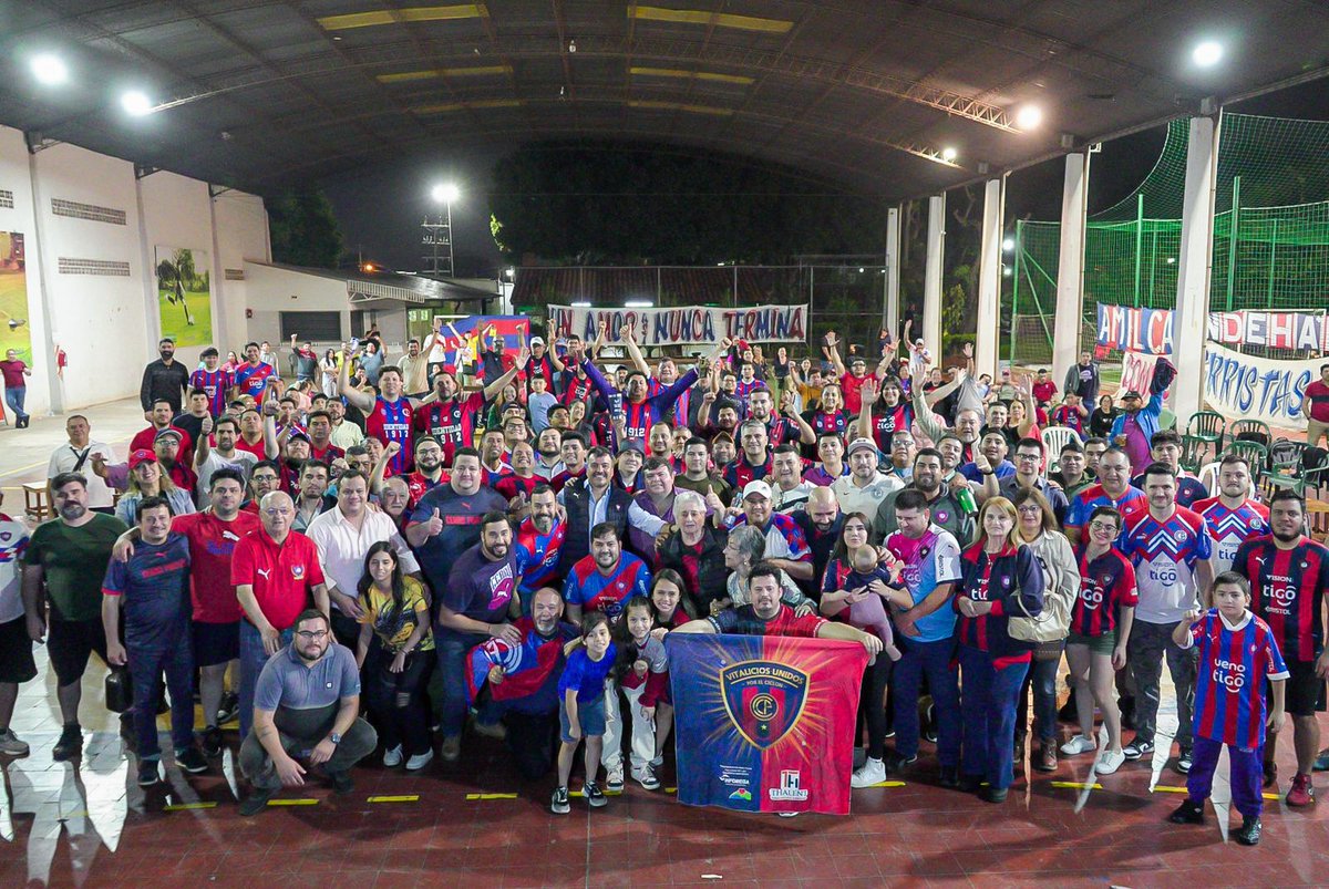 Una noche de pasión azulgrana 💙❤️
Así fue nuestra reunión con socios e hinchas del CICLÓN. 
Porque el amor por el Ciclón se vive en comunidad. ¡Esto recién empieza! 🌪️🌎🔵🔴🌪️🌪️
<a href="/MundoCerro/">mundoCERRO</a>