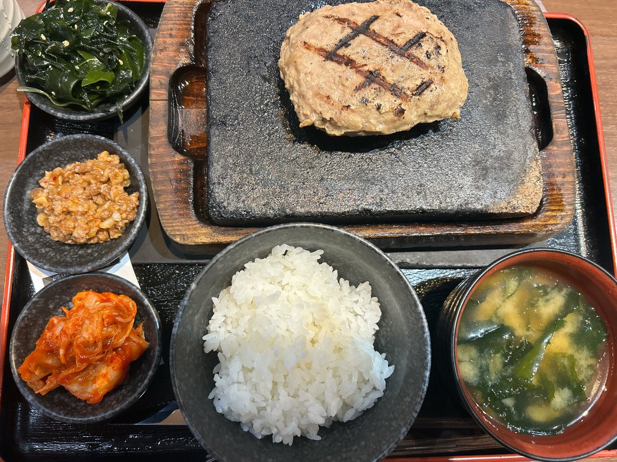 onyankozu's tweet image. 昨日もまだまだ暑過ぎたな🥵
ゴルフ終わりはコスパ最強の肉と米🍚
#ローモンドカントリー⛳️