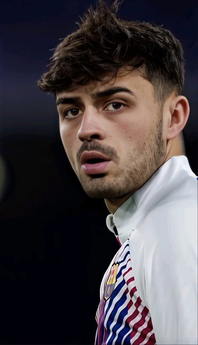 espcxx's tweet photo. Pedri is insanely handsome 😮‍💨 https://t.co/3Wjgt46kjZ