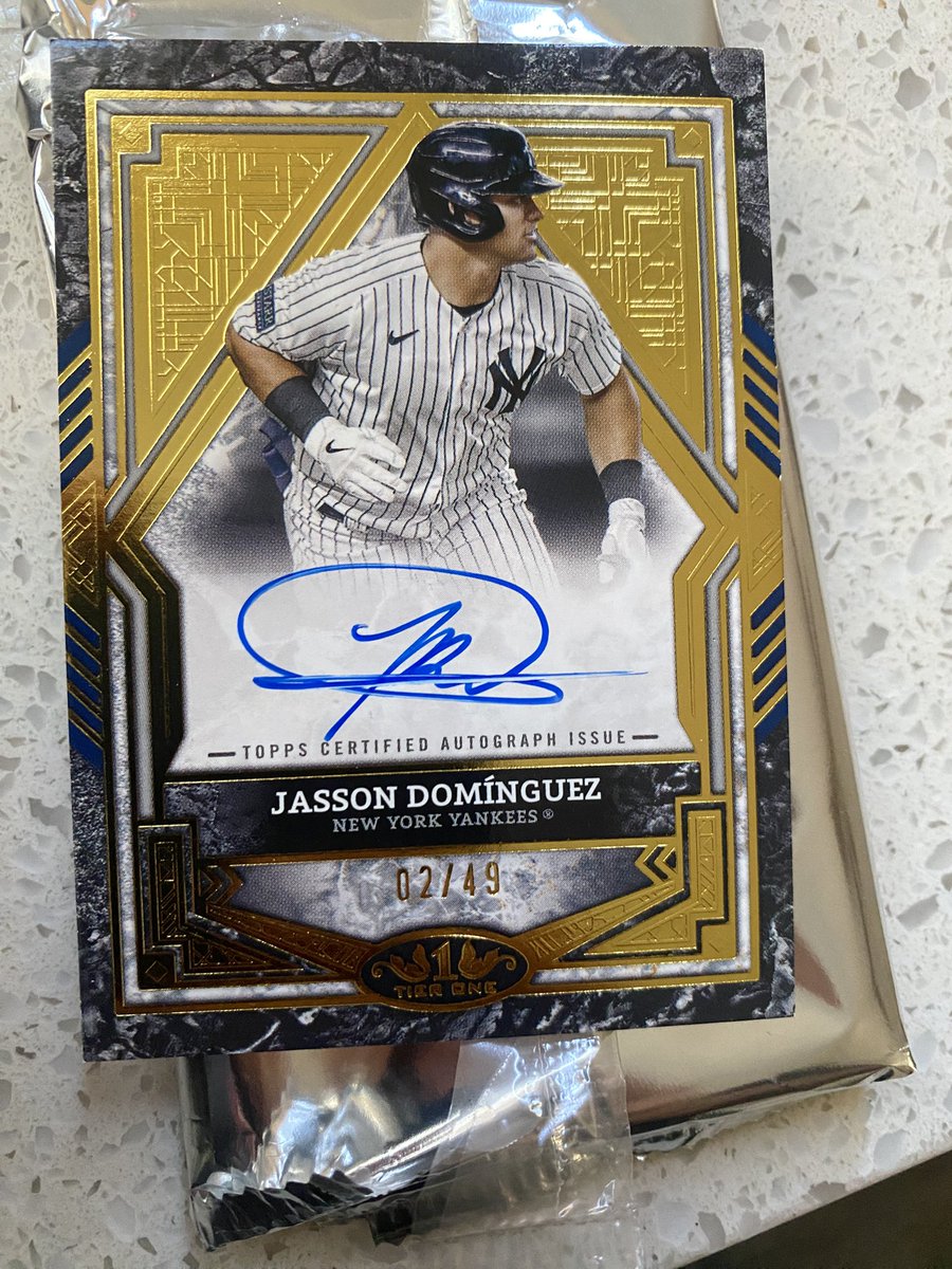 flopez8922's tweet photo. I opened up my @Topps #toppstierone #Topps #mlb below are the hits https://t.co/jH4oA55qZ0