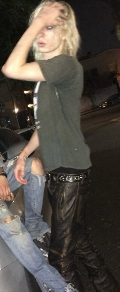 giinsengstriip's tweet image. looking gay as fuck. ok #hitmeup then