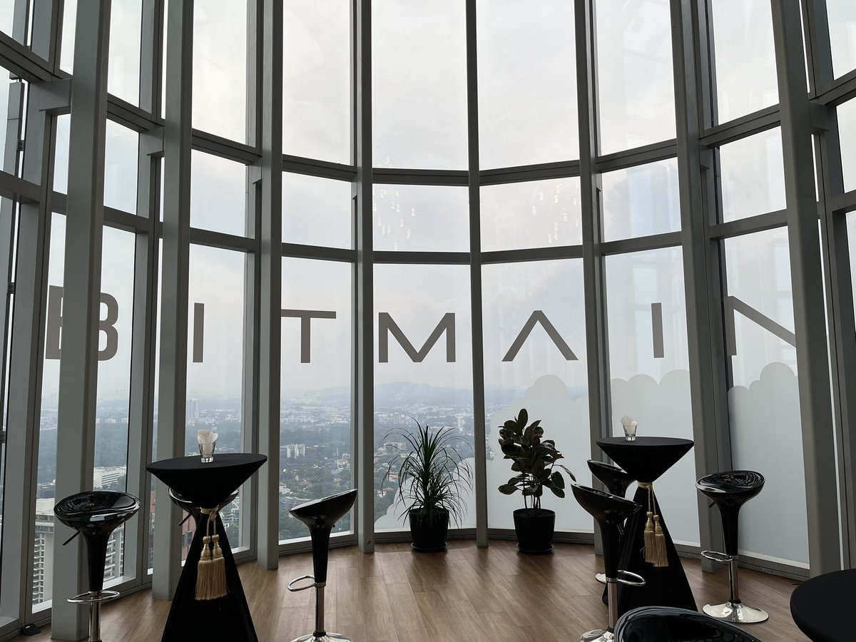 🤝 笑顔があふれました！
BITMAIN VIP感謝レセプションでは、ゲストの皆さまが楽しい交流を満喫し、ライブスケッチのポートレートでその瞬間を残しました。
忘れられない思い出が今、形になっています！ 🎨📸