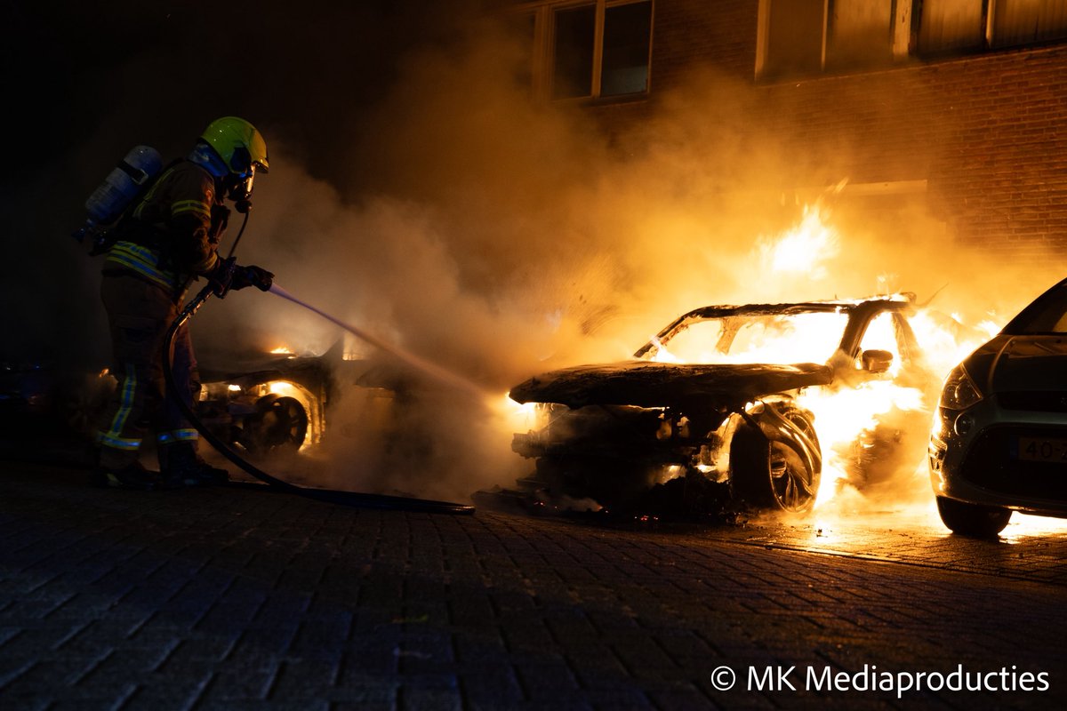 Auto's beschadigd door brandstichting in Rotterdam