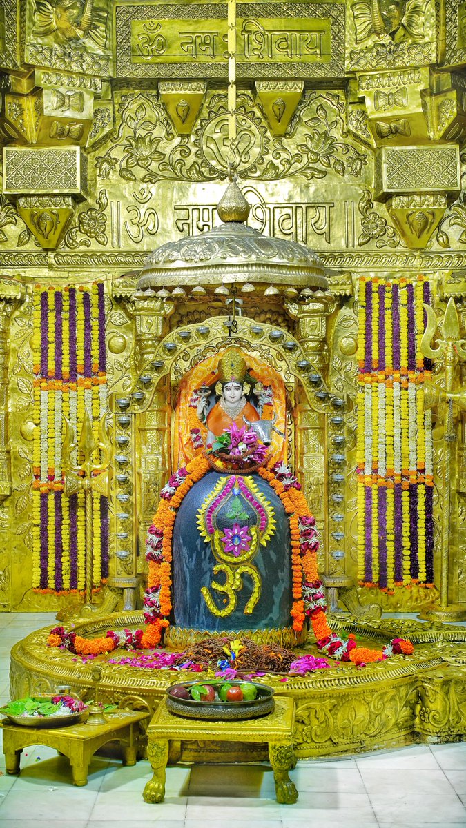 Somnath_Temple's tweet photo. श्री सोमनाथ महादेव मंदिर,
प्रथम ज्योतिर्लिंग - गुजरात (सौराष्ट्र)
दिनांकः 16 सितम्बर 2025, भाद्रपद कृष्ण दशमी - मंगलवार
प्रातः श्रृंगार
09255418
#somnath #mahadev #shivji
#bhakti #somnathlivedarshan #somnathtemple https://t.co/vZ0LxGaszT