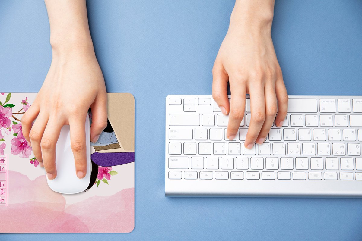 서늘한 바람이 불어오고, 여름과 인사하는 지금🍂
일하기 싫고, 집중 안 되는 순간 찾아오는 일태기…
그럴 땐 내 책상 위에 징짱이 살포시 함께 있으면 어때요? 💜
하루의 작은 설렘, 아이유로 꽉 채워보자구요 ✨

witchform.com/payform/?uuid=…

#아이유 #유애나 #IU #UAENA #이지은 #갓지은 #갓이유