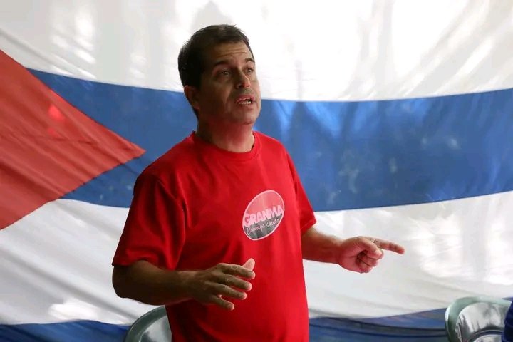 Junto al Vicegobernador de #ProvinciaGranma José Vega compartimos una intensa pero enaltecedora jornada de trabajo este domingo en #Niquero, #Media Luna y #Campechuela.

¡Fue una jornada de trabajo muy, muy extraordinaria en inolvidable!