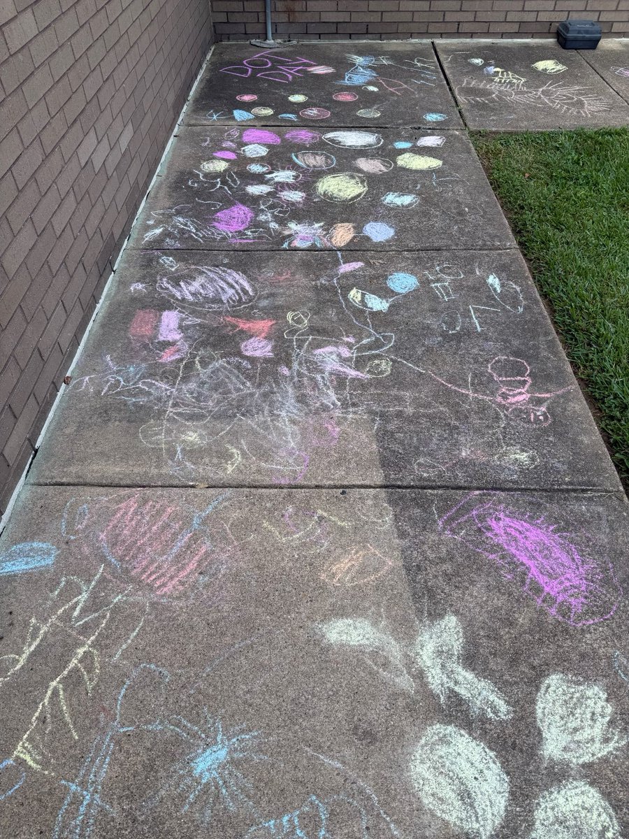 🔴🟠🟡🟢Happy International Dot Day! 🔵🟣⚫️🟤⚪️ It’s celebrated every year on September 15th to foster creativity, courage, and collaboration, inspired by the children's book 📖 “The Dot” by Peter H. Reynolds. <a href="/FortBendISD/">Fort Bend ISD</a>