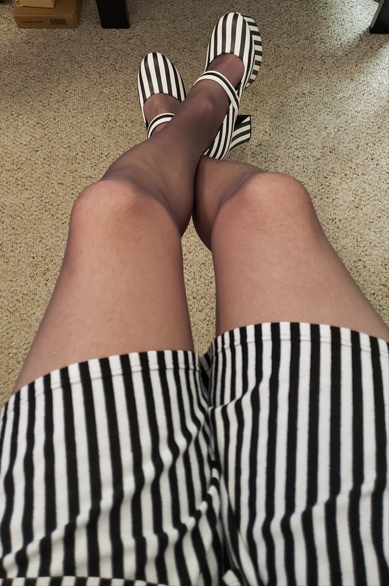 Legs_N_Lashes's tweet photo. Stripes 2 https://t.co/LMT0jj7Xt1