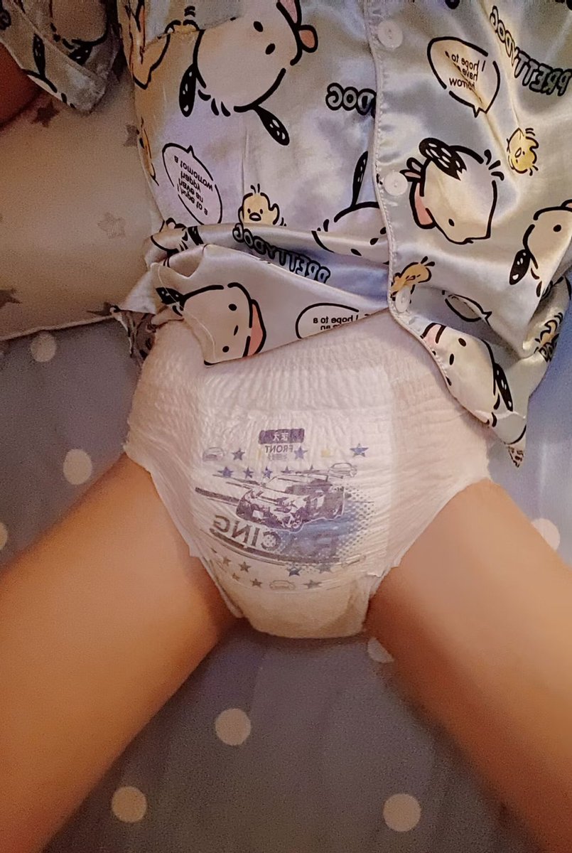 linlincc66's tweet photo. 上学好累…放点之前的旧图好了 怀念当时瘦瘦的自己😭#diapergirls #幼児退行 #おむつ女子 #ABDL https://t.co/yp8MsRdq42