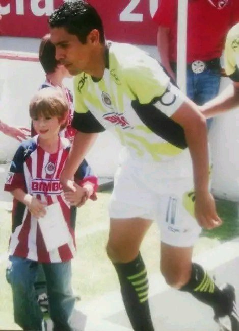 ElRojiblanco12V's tweet photo. La Hormiga González con Ramón Morales en el 2008. https://t.co/AwupH6YMxo