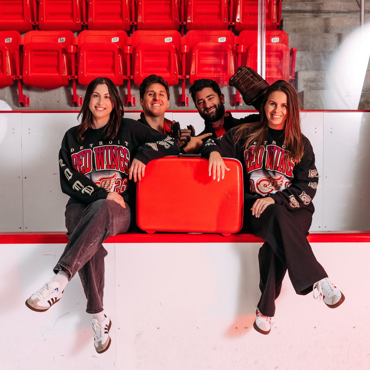 Case closed (or technically… opened 😋)

Now ready for some hockey!