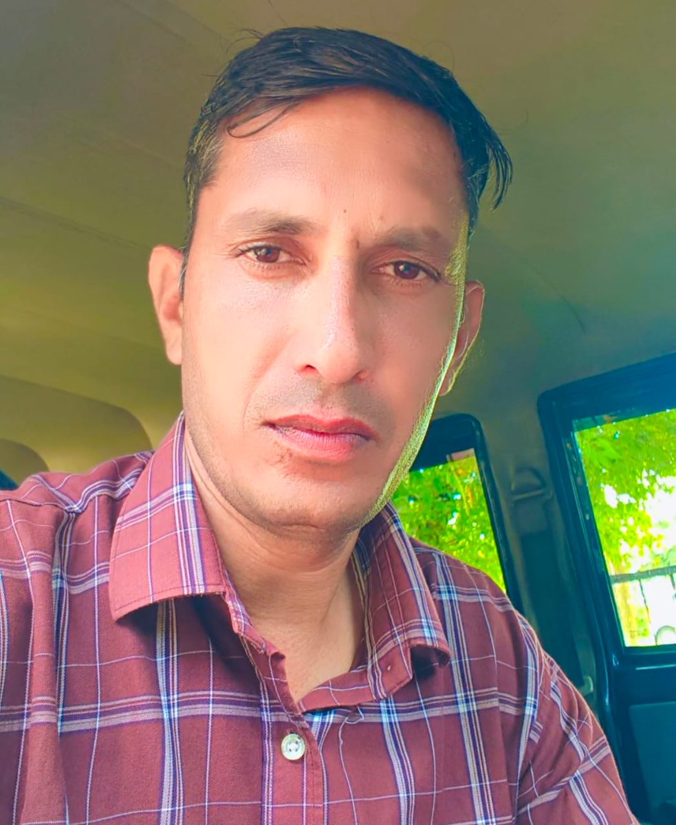 आज अपना जन्मदिन है दोस्तों 
#BirthdayBoy