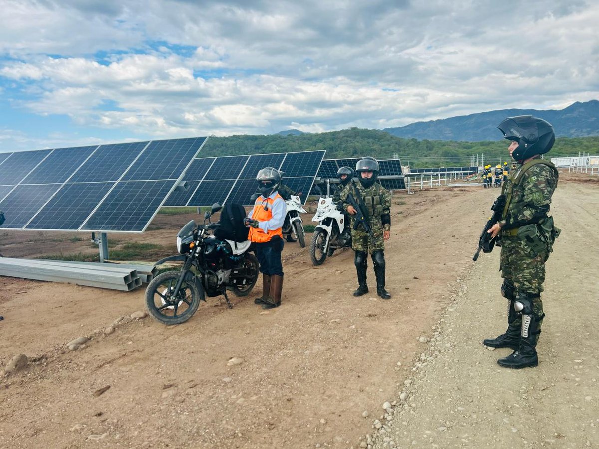 Ejercito_Div5's tweet photo. Protegemos los activos estratégicos del Estado. Tropas del Batallón Patriotas de la #SextaBrigada realizaron labores de control territorial en el norte del #Tolima.
#NuestroCompromisoEs🇨🇴 https://t.co/633yhnrbiw