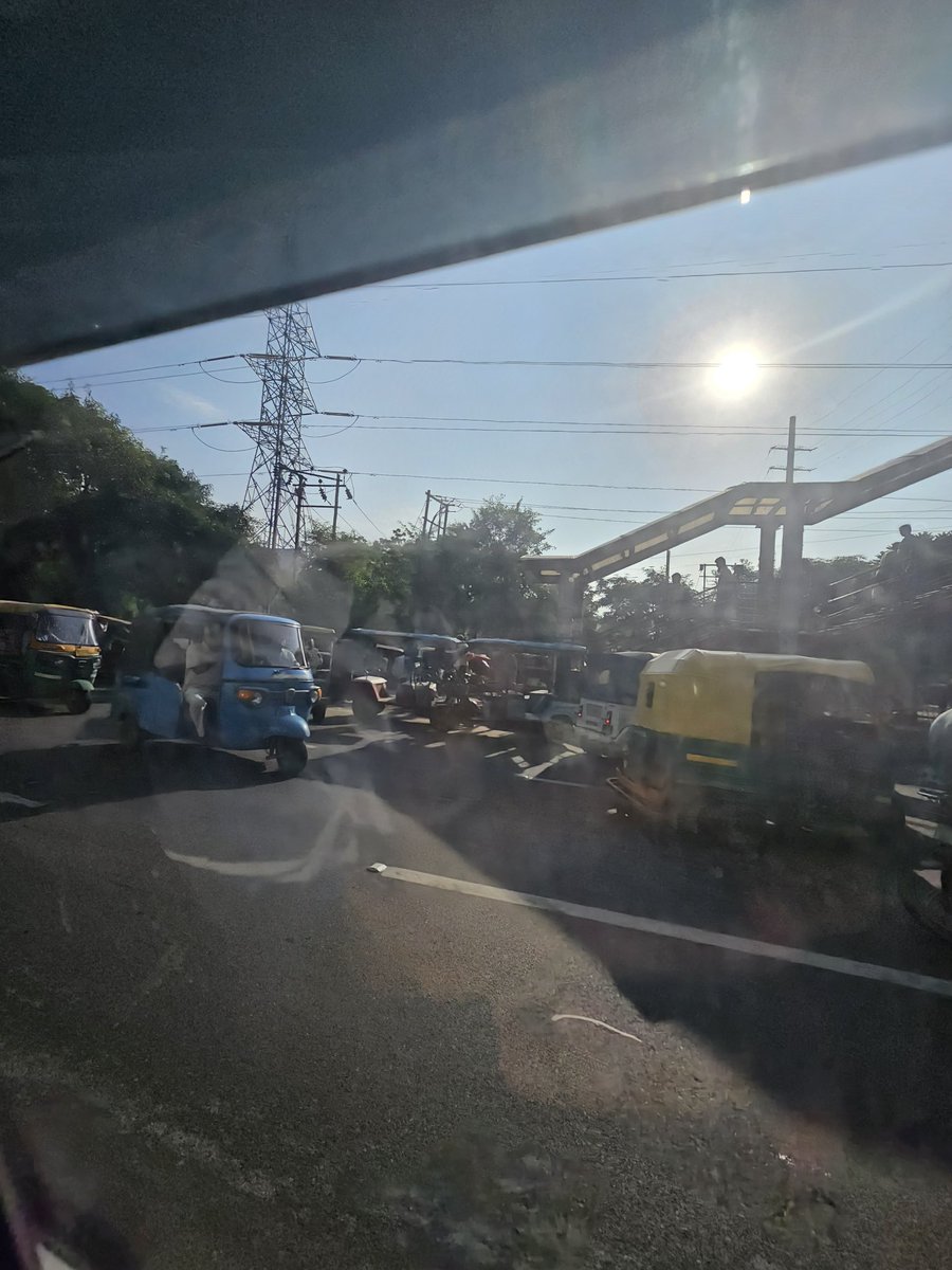 shreshthtomar's tweet photo. @noidapolice @CeoNoida @Noidatraffic @noida_authority @ZeeNews @uptrafficpolice @noida @TOINoida @HTNoidaGzb @dmgbnagar 
Everyone Knows how Auto and E-Rikshaw do Encroachment on Roads in Noida.
Why it is So difficult for Authorities to Understand?
Sec62, 59mtro etc @CMOfficeUP https://t.co/wXGmmtJRW6