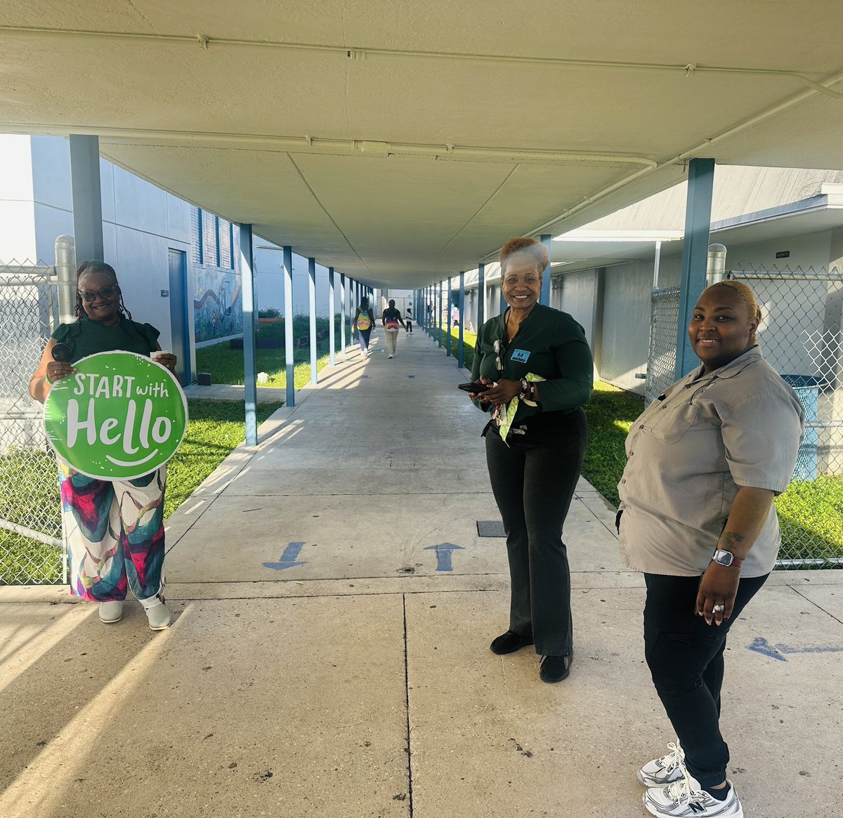 charlesdrewk8's tweet image. We are spreading the joy of saying HELLO all this week! Give the gift of kindness - “Start with Hello!” GOOOO RAMSSSS!!! 💙🐏 #YourBestChoiceMDCPS #SandyHookPromise