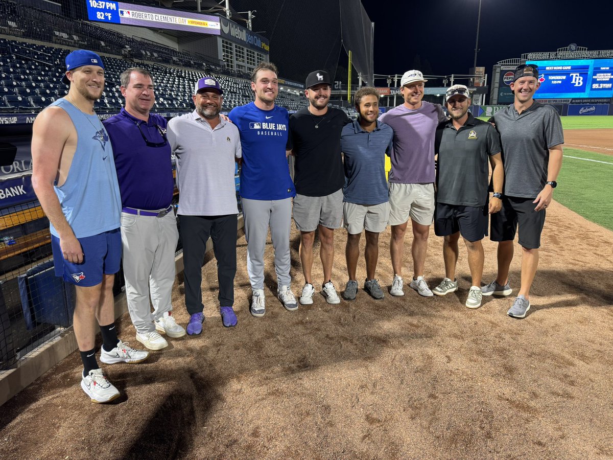 ECUBaseball's tweet photo. Great night to be a Pirate🏴‍☠️🤟 https://t.co/ABdyzzOBH8