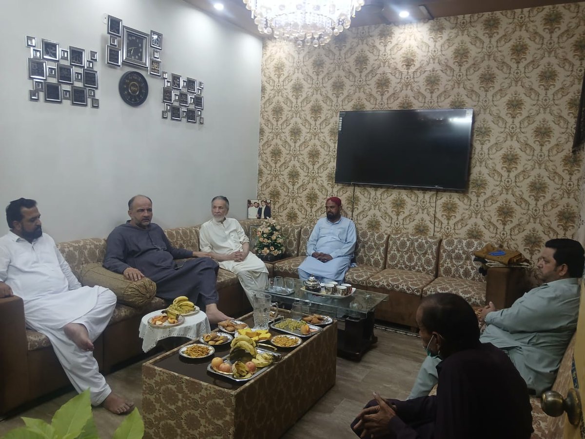 PPP__Malir's tweet photo. انفارمیشن سیکریٹری پاکستان پیپلز پارٹی  ملیر شاہجہان خان اور صدر پی ایس 88 اورنگزیب خان نے سینئر پارٹی رہنما ماما مختار عباسی سے ان کی رہائشگاہ پر ملاقات کی۔

 اس موقع پر سابق وائس چیئرمین ڈی ایم سی عبدالخالق مروت اور پارٹی رہنما عنایت حسین شاہ بھی موجود تھے

#PPP #Malir #PS88 https://t.co/Du7NNPzgB1