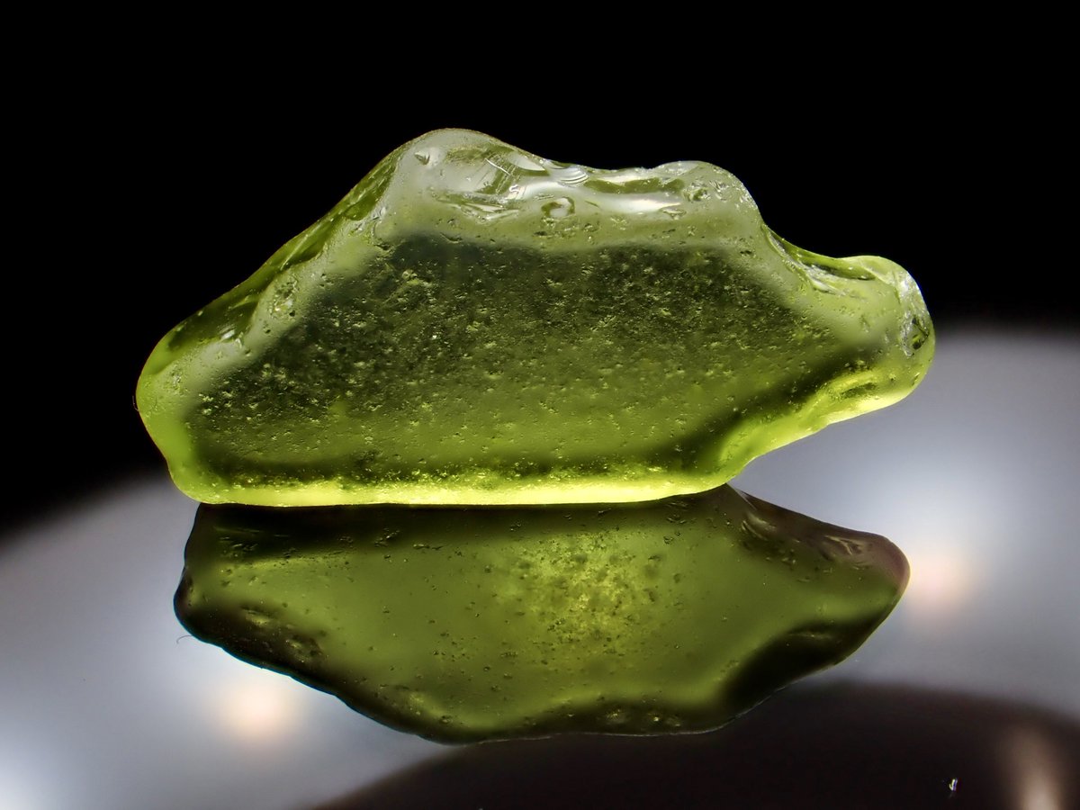 DamasterCarabus's tweet image. ガラス片から未だシーグラスになりきれていないけど、その途中の姿もまた美しい

#シーグラス
#seaglass