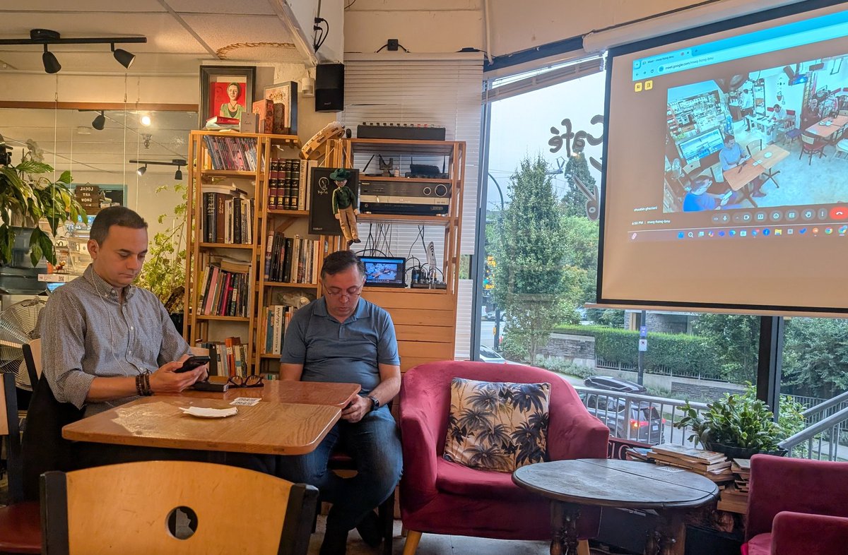 دیروز تو گفتگو پادکستی که افتتاحیه جشنواره بود،  شرکت کردم.

به نظر من انتخاب موضوعات خاص و منحصر به فرد که مخاطب خودش رو داره بسیار شجاعانه ست و اینکه همون رو عالی در بیاری دیگه نور علی نوره.

از کنارتون بودن لذت بردیم جناب ابویسانی
<a href="/cinematografpod/">پادکست سینماتوگراف</a>