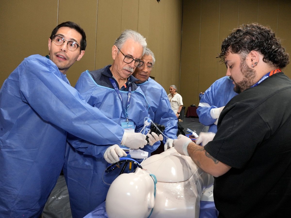 AmegMexico's tweet photo. Segundo día del Curso Hands On en el marco de la LIII Reunión Nacional de Endoscopia Gastrointestinal. 🥼✨
#TodosSomosAMEG #SomosEndoscopistas #AprendiendoJuntos #EndoscopistasCertificados #FemScope #MujeresEndoscopistas
#AMEG2025EsRosa https://t.co/CsmeGg6pOW