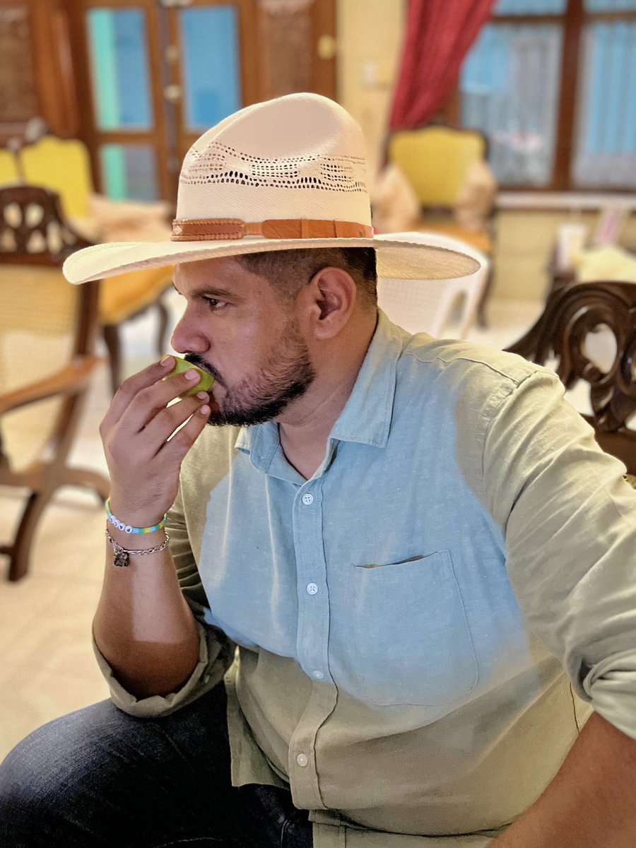 Pacoguzr's tweet photo. ¿ #Mezcal o #Tequila? #VivaMéxico https://t.co/xXmo4KsfoT