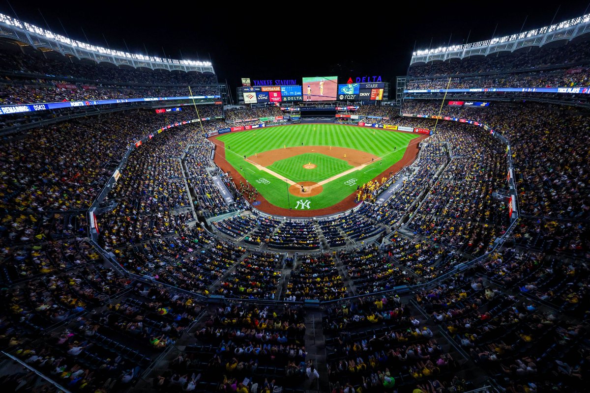Thanks to <a href="/TheSavBananas/">Savannah Bananas</a> for taking over Yankee Stadium this weekend! 🍌x🏟️