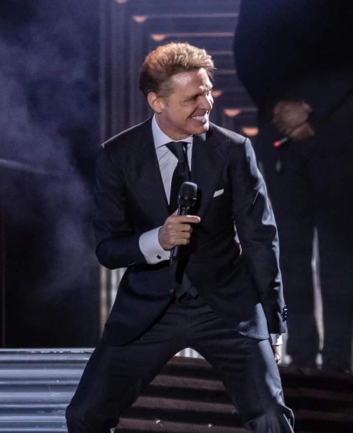 Regresa a mi mundo, mi Sol... Ven por favor ¡Vuelve, mi amor! ♫
<a href="/lmxlm/">Luis Miguel</a> #LuisMiguel #txlm #ClubOficialChile #Incondicionales #TodoPorLM #TXLM37 #Miky