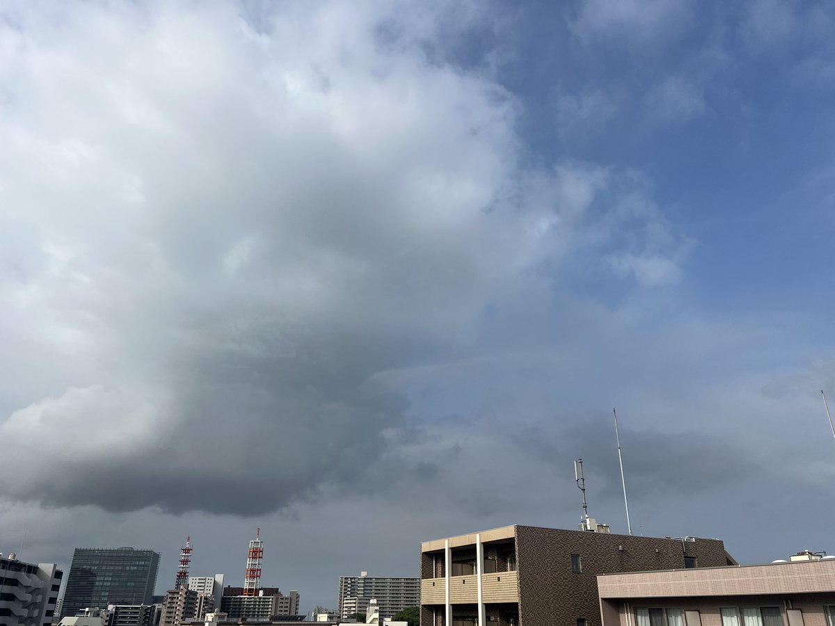 おはようございます☀

今日は　9月16日 金曜日 です
　日の出　  5:24
　日の入り17:47

千葉市の今日の気温は
最高32℃ 最低26℃ です

まだ暑いですね🥵

やっぱり
暑さ寒さも彼岸まで
ですね💦

今日も
がんばりましょう💪🏻