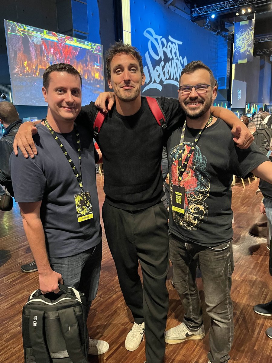 SinShinrO's tweet photo. Content de t'avoir rencontrer à l'UFA @NormanGenius avec le frero Kartman ! 
Hâte de pouvoir faire des FT ensemble, on se revoit à l'EVO ! 😁 https://t.co/RBZ8qczbzH