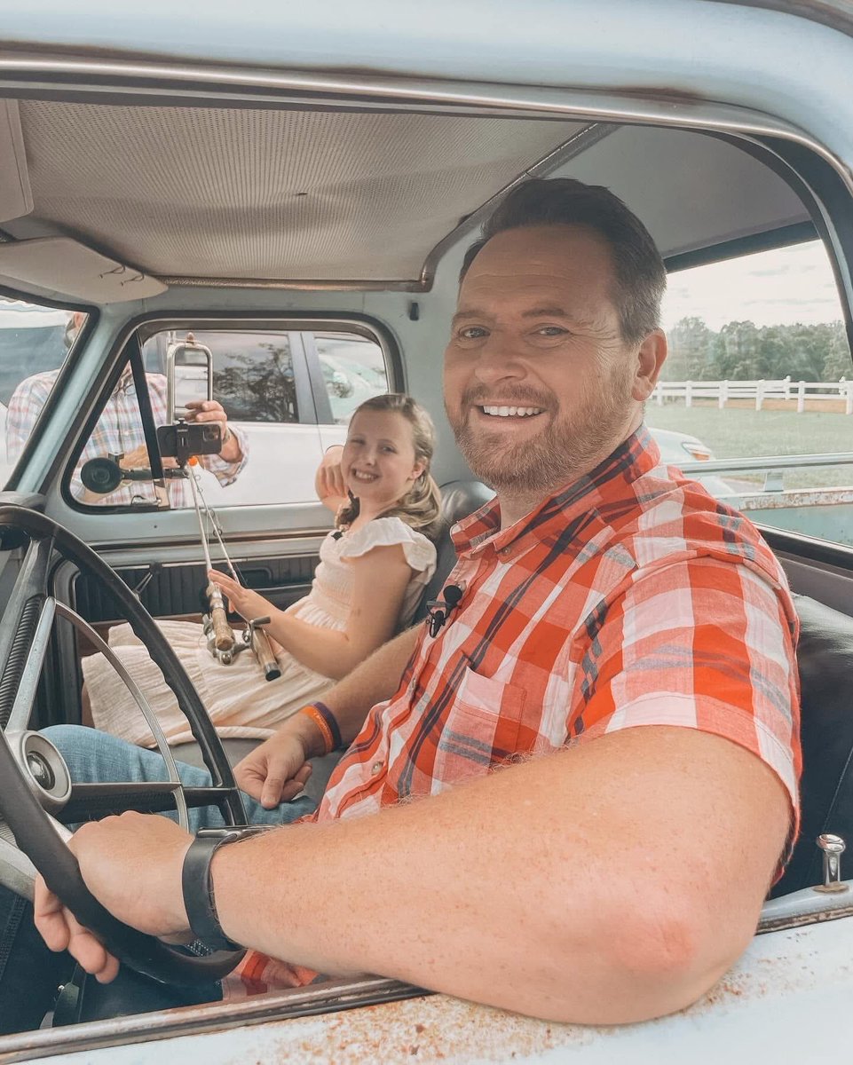 TONIGHT at 7:30pm 
Leaves may fall, but the stories keep growing… we’ll meet neighbors who turn everyday life into something pretty special.

Chad’s Folks Special  
Monday | 7:30pm | FOX8 | FOX8+