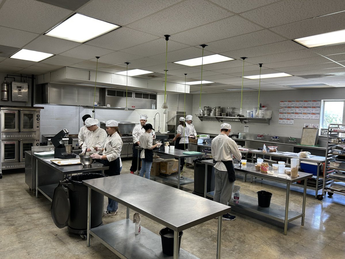 msdaniel45's tweet photo. Level 2 students ran the show in lab today, showing Level 1 how to make our stock cookies. They walked them through the steps and explained the process as they went. https://t.co/MjCDoCzG7m