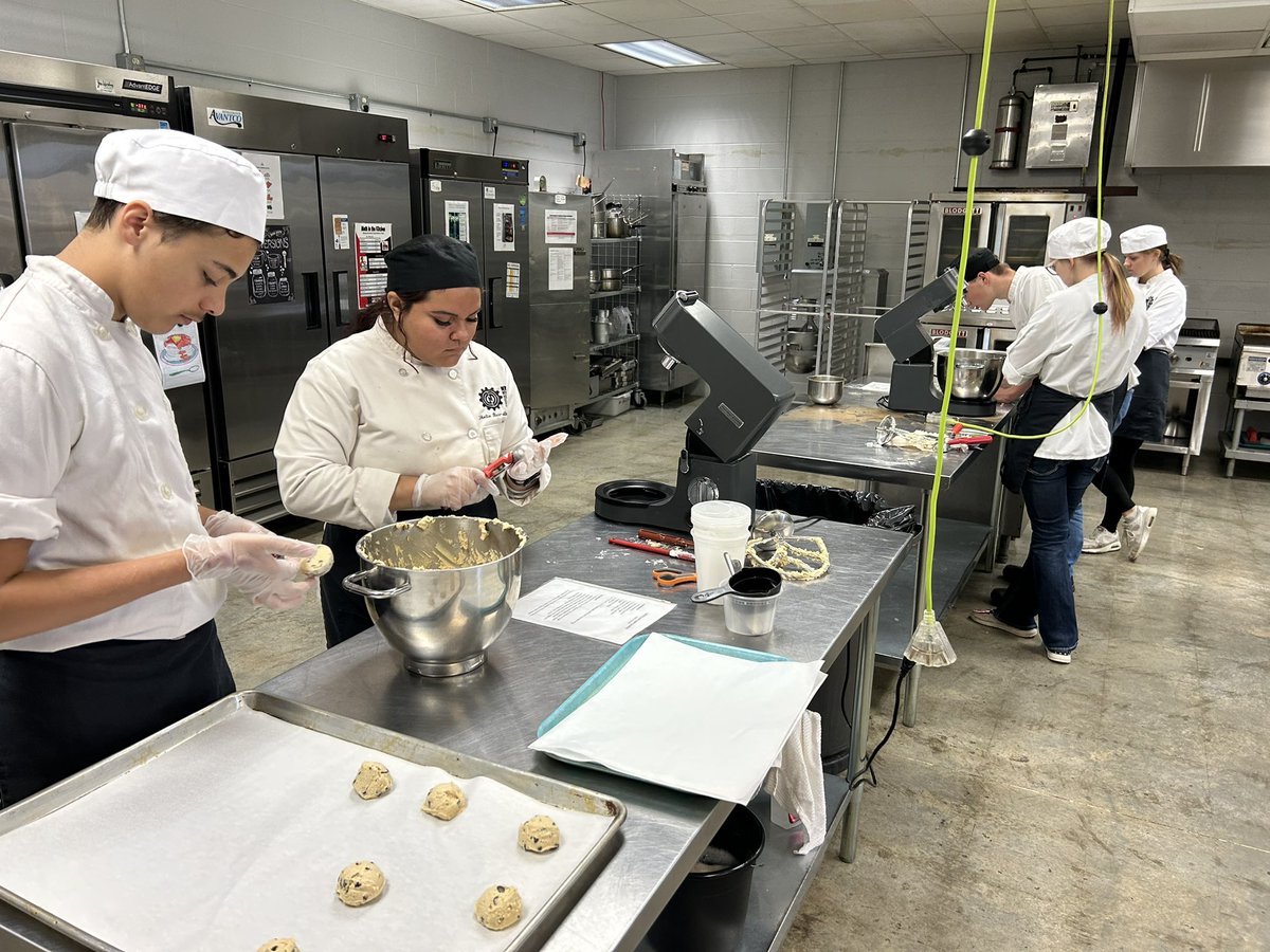 msdaniel45's tweet photo. Level 2 students ran the show in lab today, showing Level 1 how to make our stock cookies. They walked them through the steps and explained the process as they went. https://t.co/MjCDoCzG7m